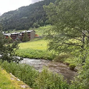 https://port-dret-peu-del-riu-202-vall-dincles-soldeu.andorra-la-vella-hotels.net